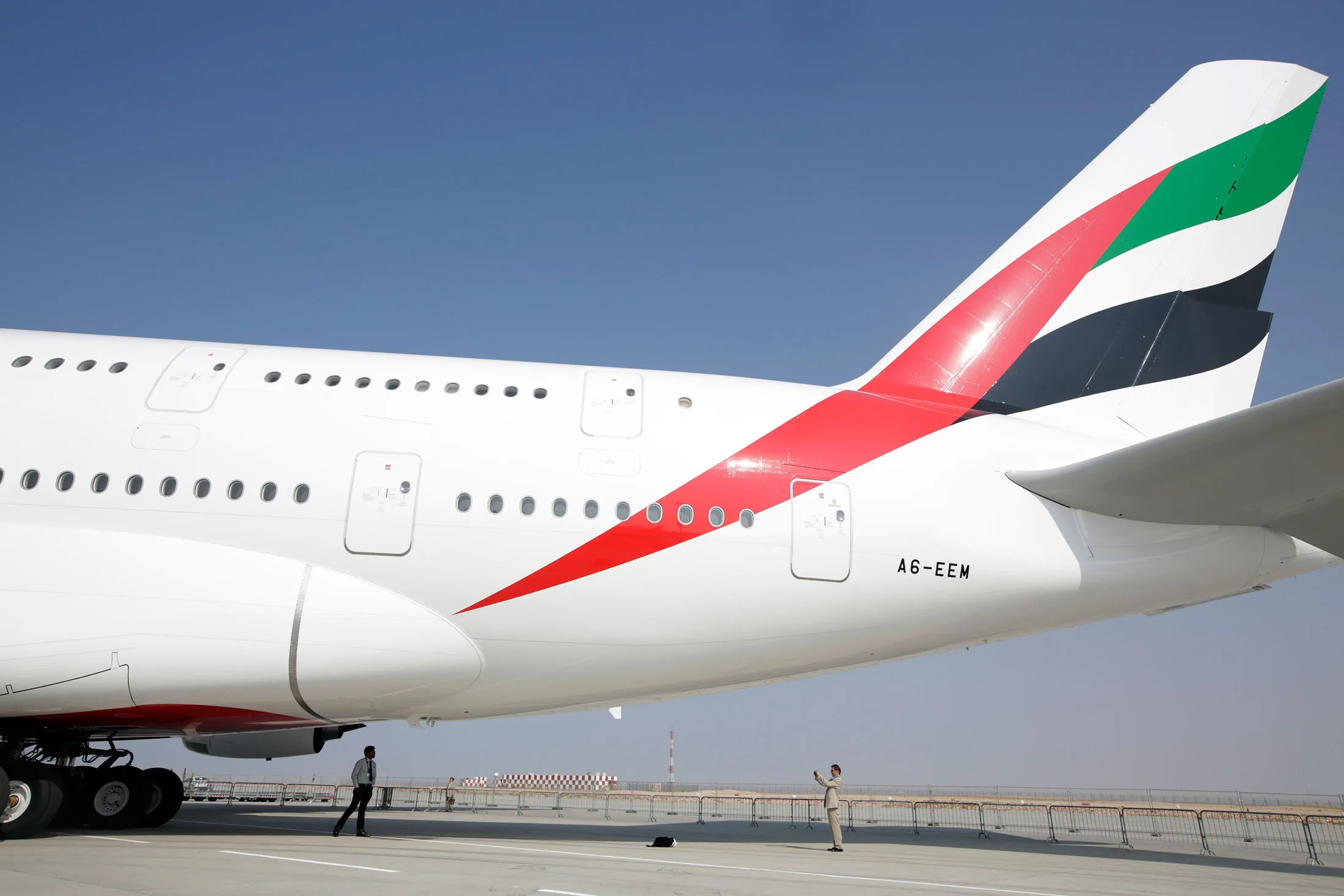 Emirates will receive 21 Airbus Group SE A380 superjumbos and 16 Boeing Co. 777s in the year ending March 2017.
