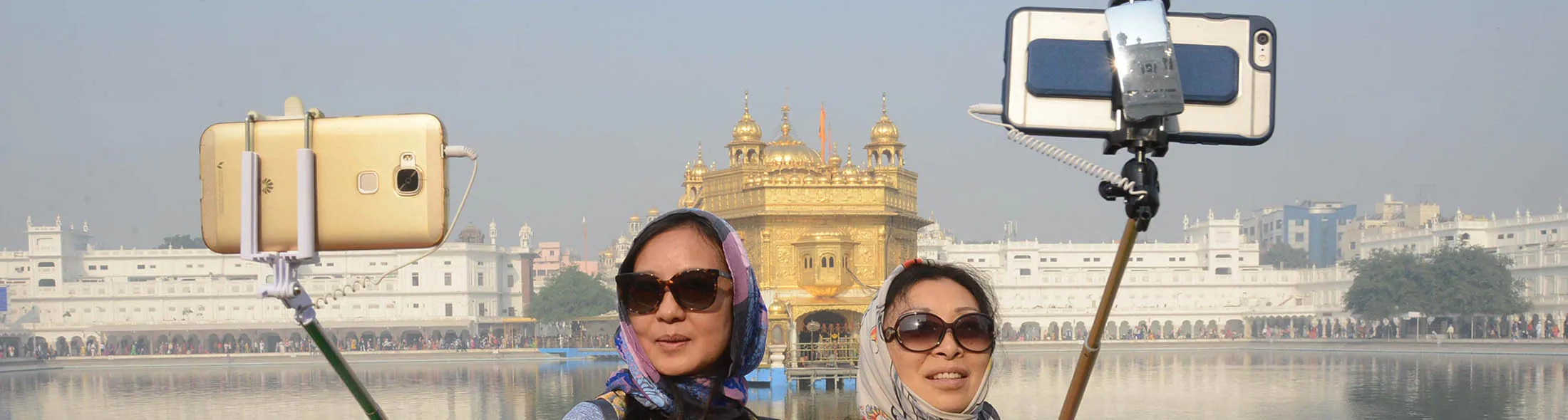 1494997229_india selfie lede