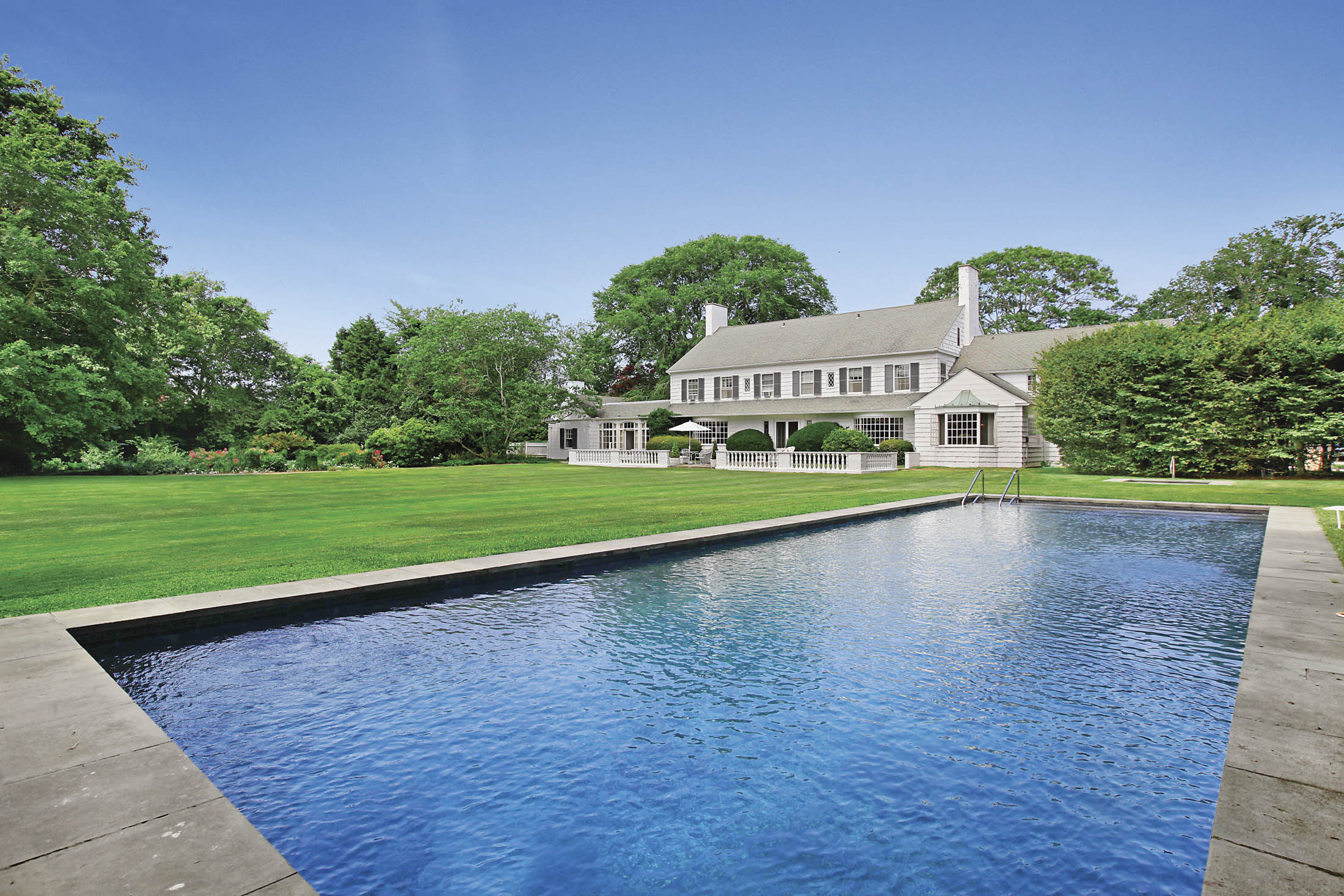 Rich Hamptons Buyers Don't Want MegaMansions Bloomberg