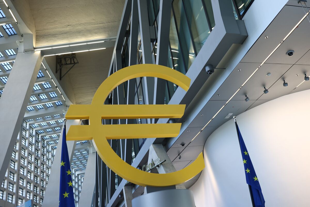 Euro-Area Inflation Strengthens as US-Iran Strikes Boost Oil