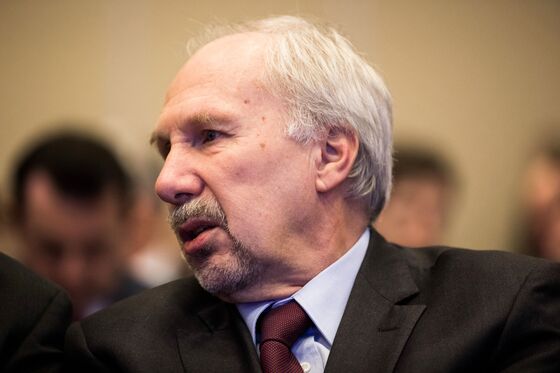 ECB’s Nowotny Sees Euro-Area Economy Stabilizing in Second Half