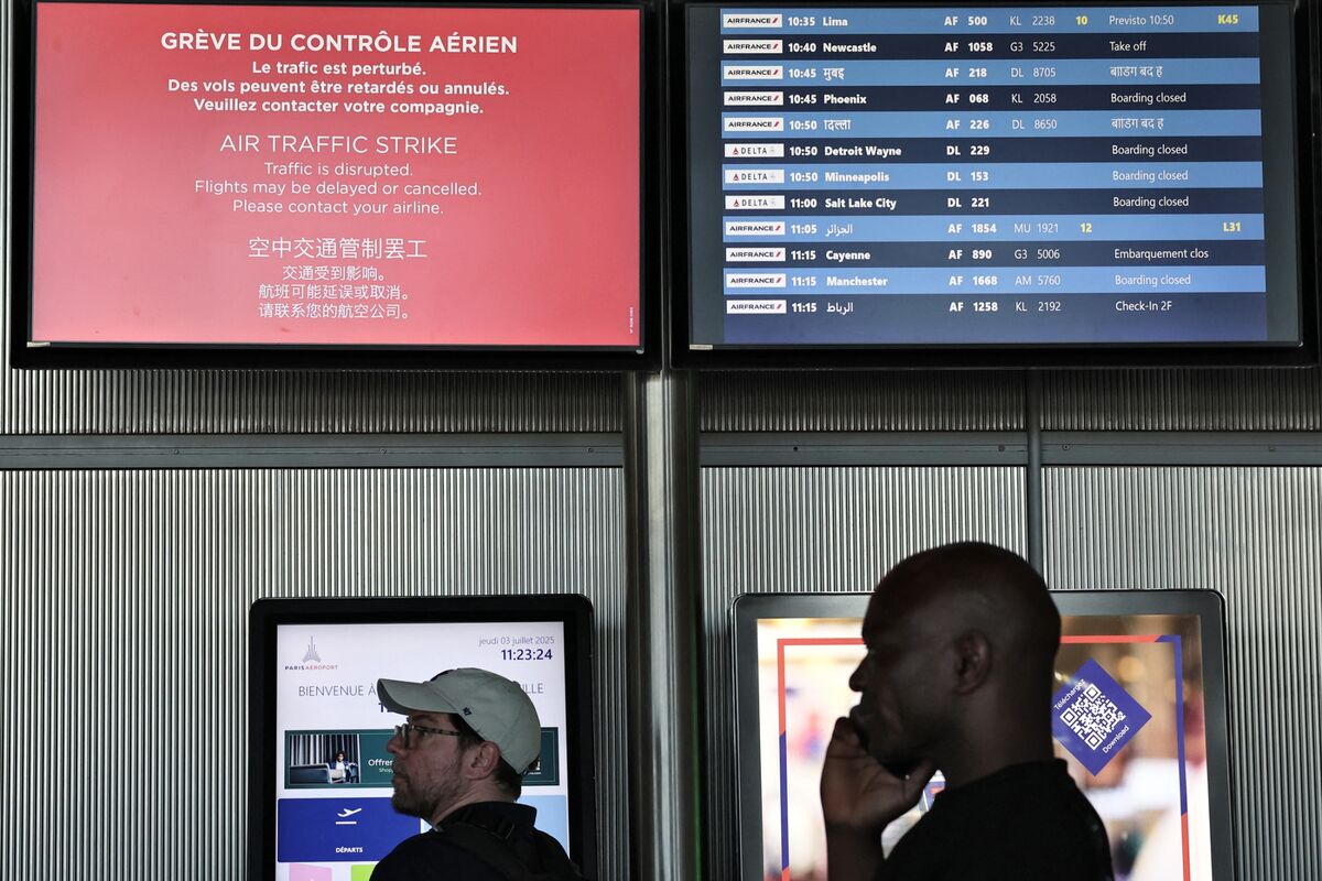 French Air Traffic Control Strike Cancels 1500 Flights, Disrupts 300,000 Passengers Across Europe