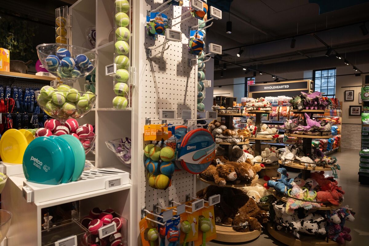 Petco Posts 36% Q2 Profit Jump, Raises 2025 Earnings Outlook