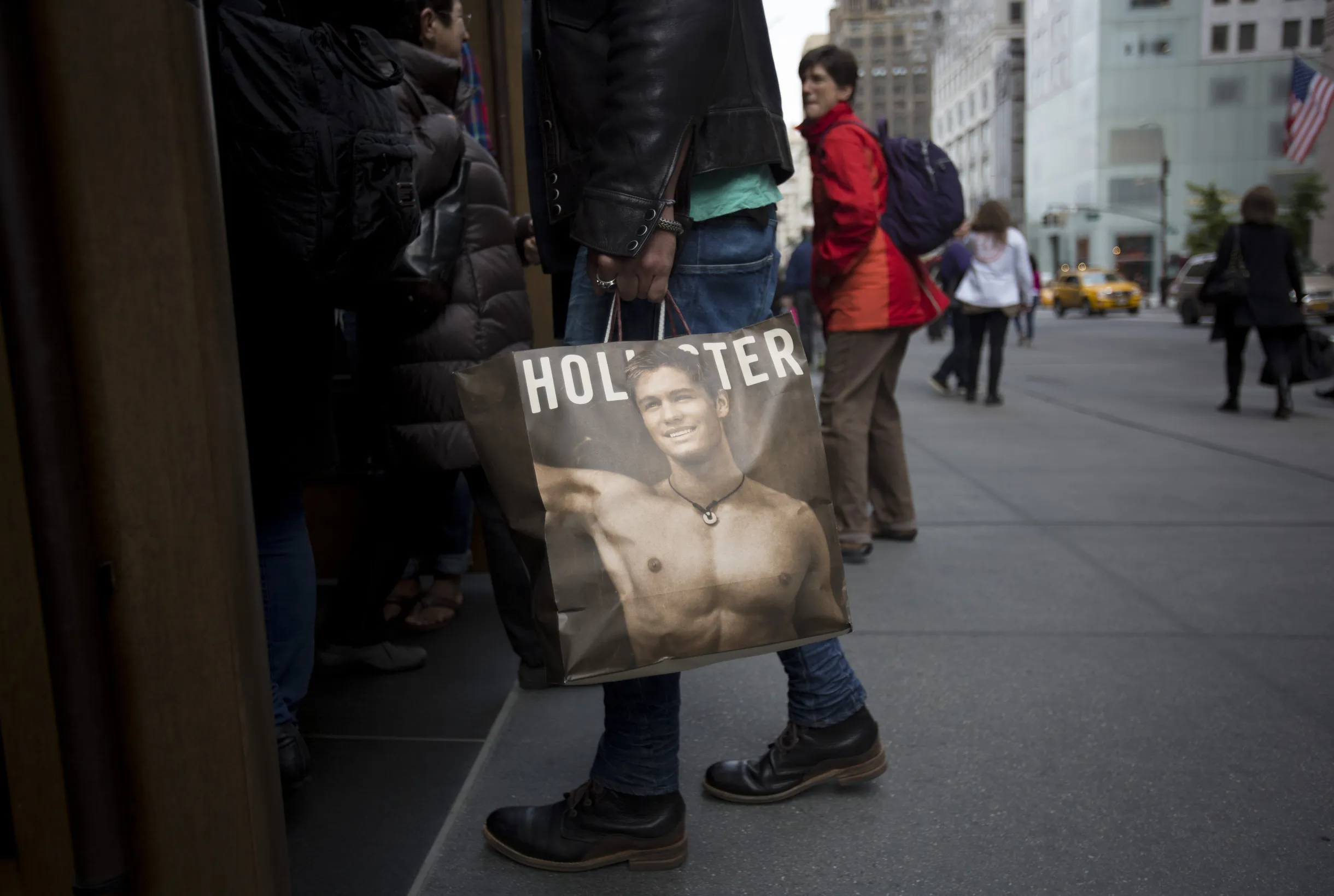 Abercrombie Falls as Third-Quarter Sales Trail Estimates