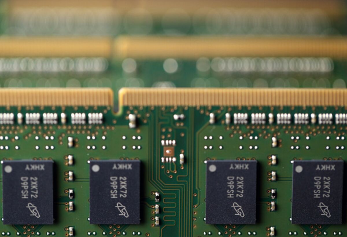 Micron Gives Disappointing Profit Forecast, Warns of Trade Risks ...