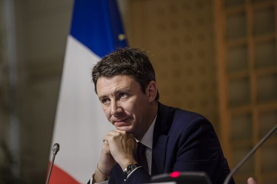 Two French Cabinet Ministers, Government Spokesman Step Down