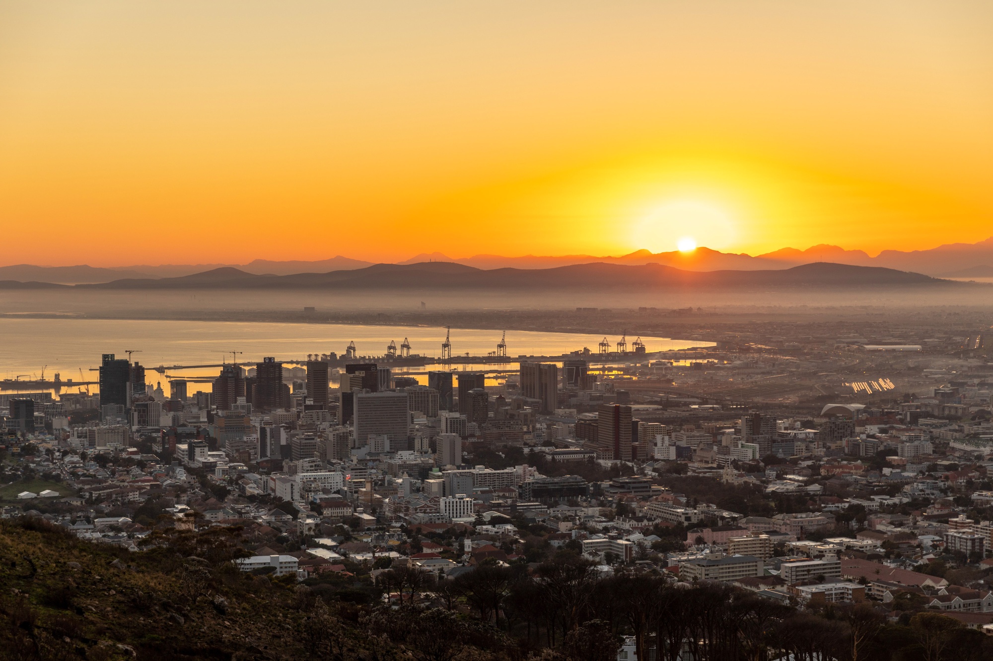 South Africa Current Account Deficit Narrows as Imports Slip - Bloomberg 