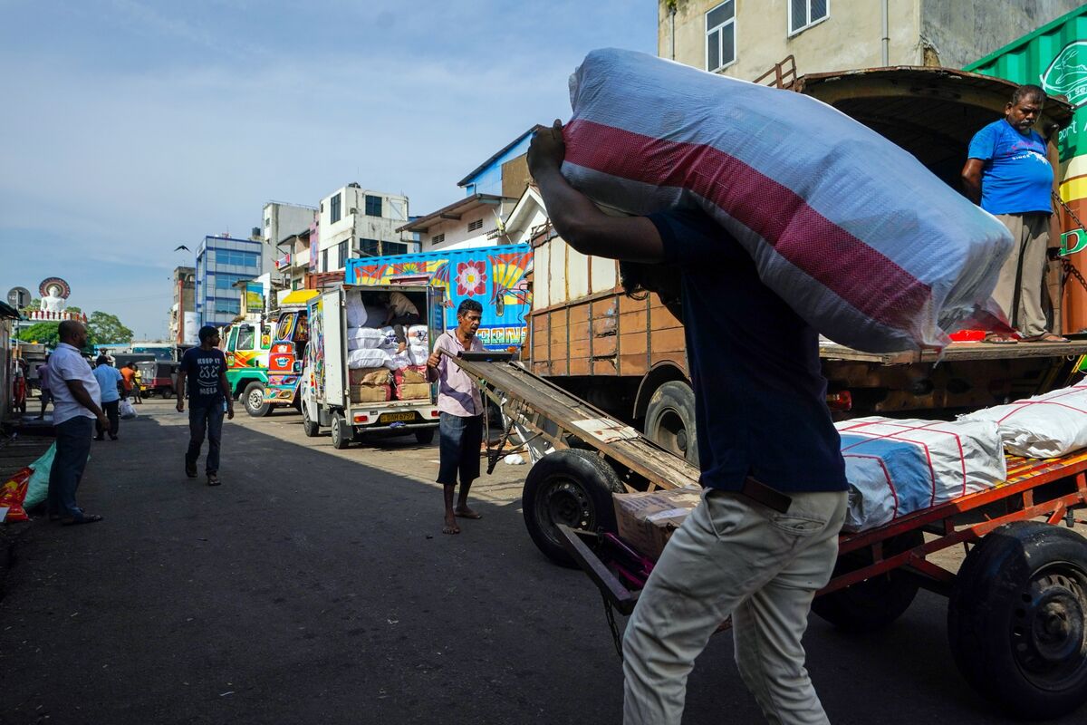 Fitch Raises Sri Lanka Credit Rating to B- on Stronger Buffers
