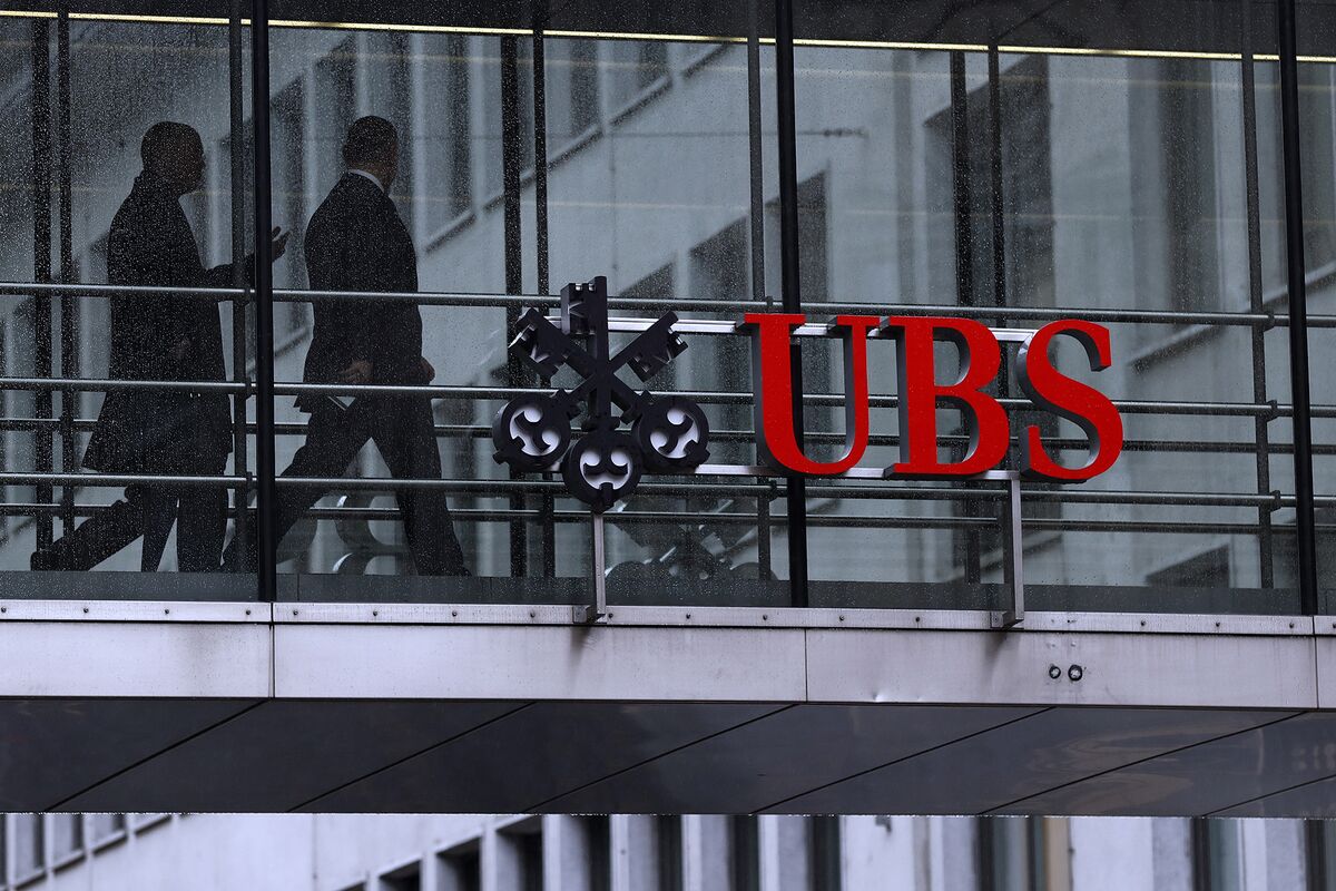 UBS Plans Bonus Cuts Of As Much As 20% In Wealth Business - Bloomberg