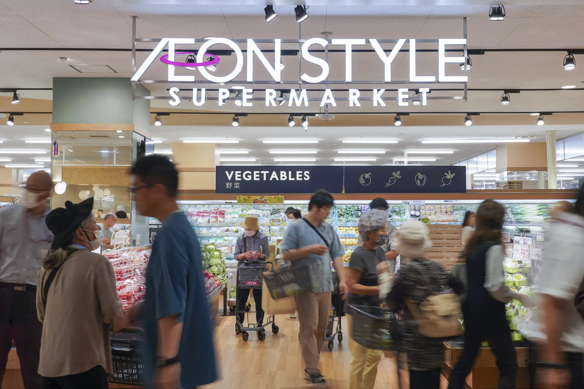 Seven & I Proposal Fuels Rally in Japanese Retailers Like Aeon - Bloomberg