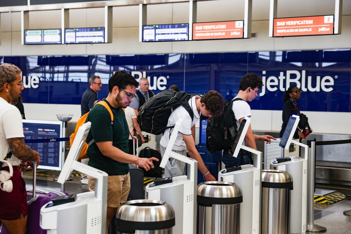 bloomberg.com - Thomas Black - Higher Airfares Are Here to Stay. That's Not a Bad Thing