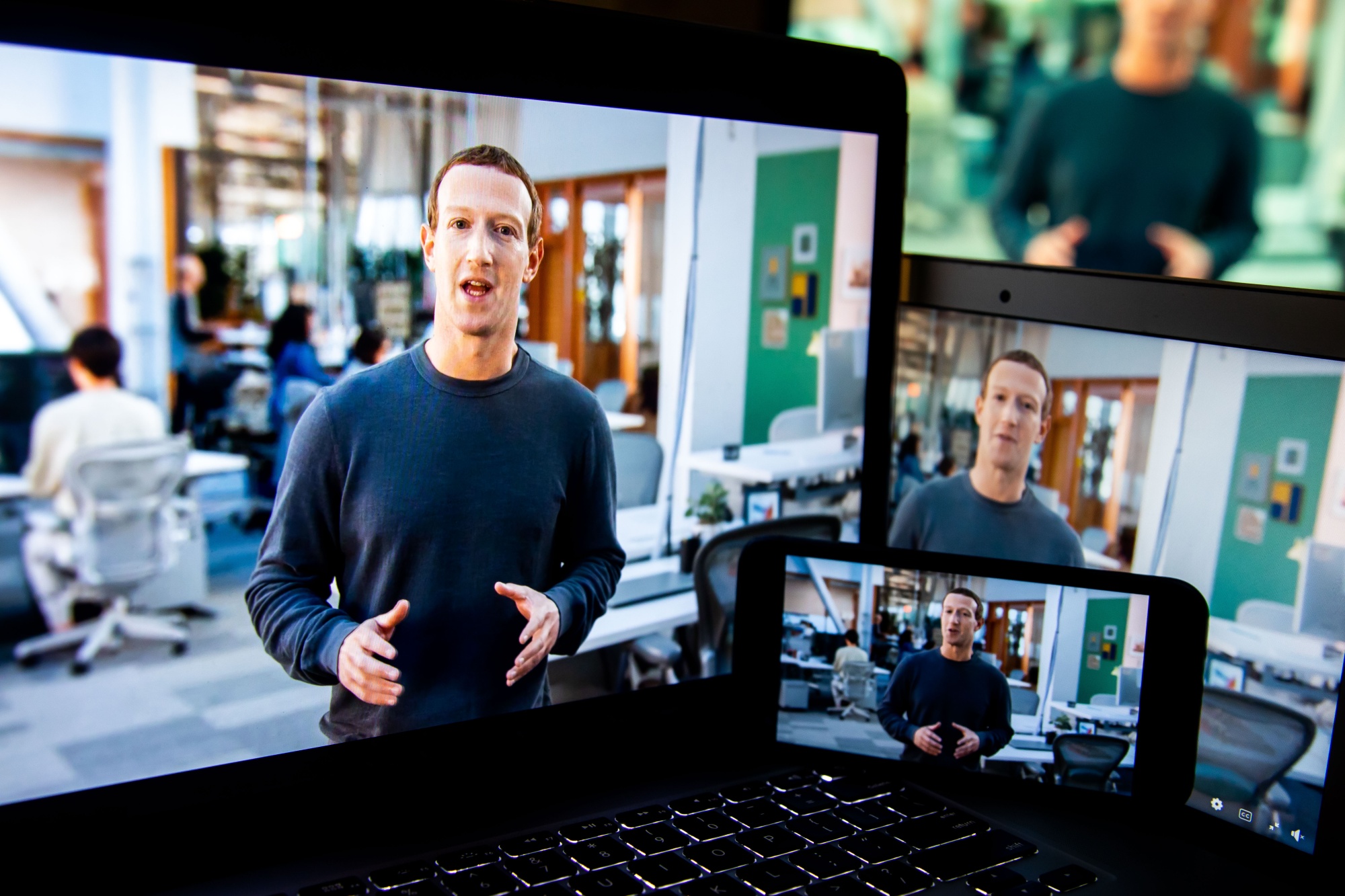 Mark Zuckerberg Sets Facebook on Long, Costly Path to Metaverse Reality -  WSJ