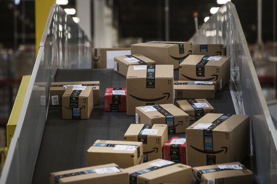 Amazon Tests Cheap Warehouses to Make Cyber Monday Snafu-Free