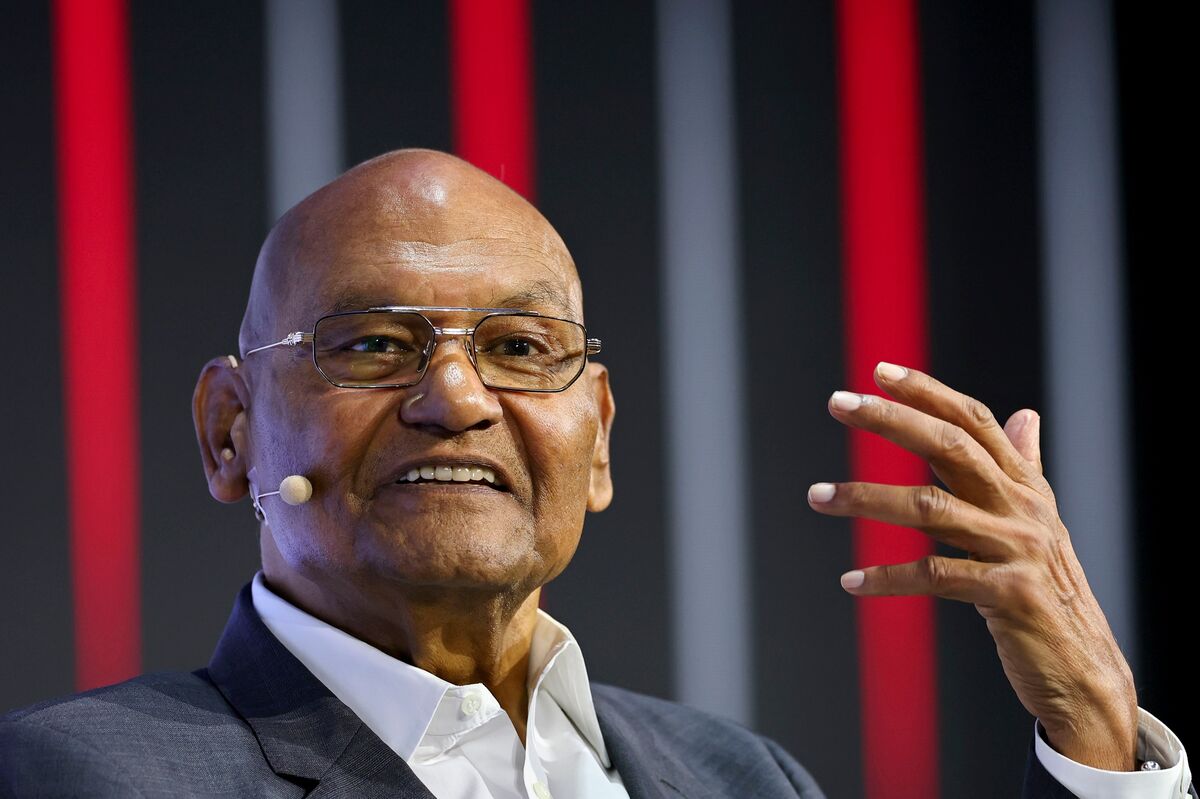 Billionaire Agarwal’s Vedanta Mulls Bond to Repay Private Debt