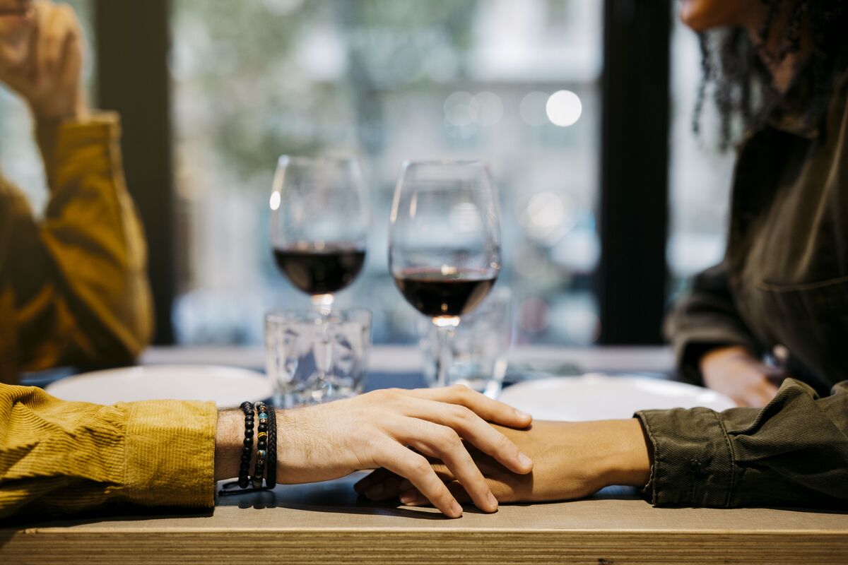 Your ID on the Blockchain Can Fight Tinder Fakes