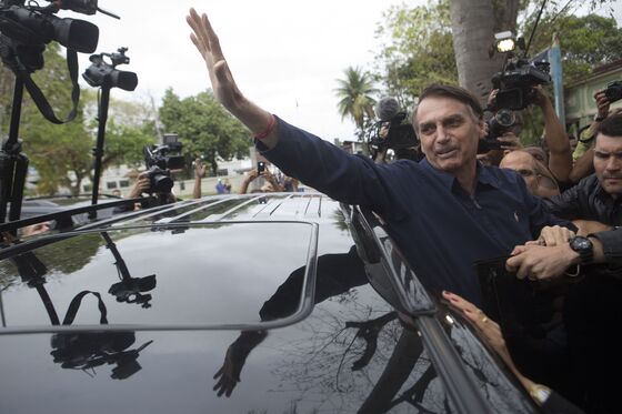 Brazil Poll Confirms Dip for Bolsonaro But Lead Still Strong
