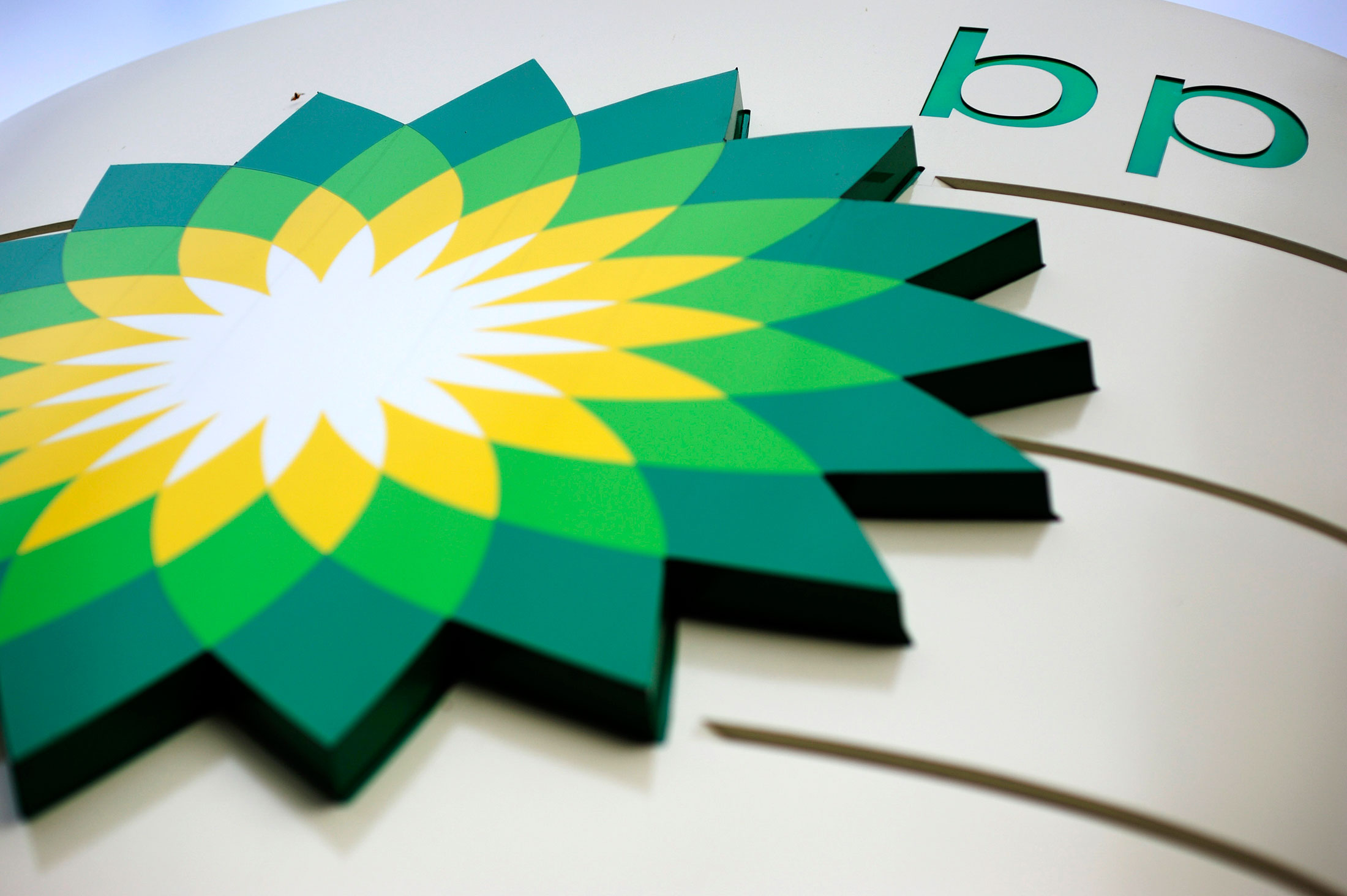 The BP Plc company logo sits at a fuel station in London, U.K., on Tuesday, Oct. 27, 2009. BP Plc, Europe’s second-largest oil company, posted third-quarter earnings that beat analyst estimates and raised its cost-cutting target for the year, sending the shares to a 16-month high.
