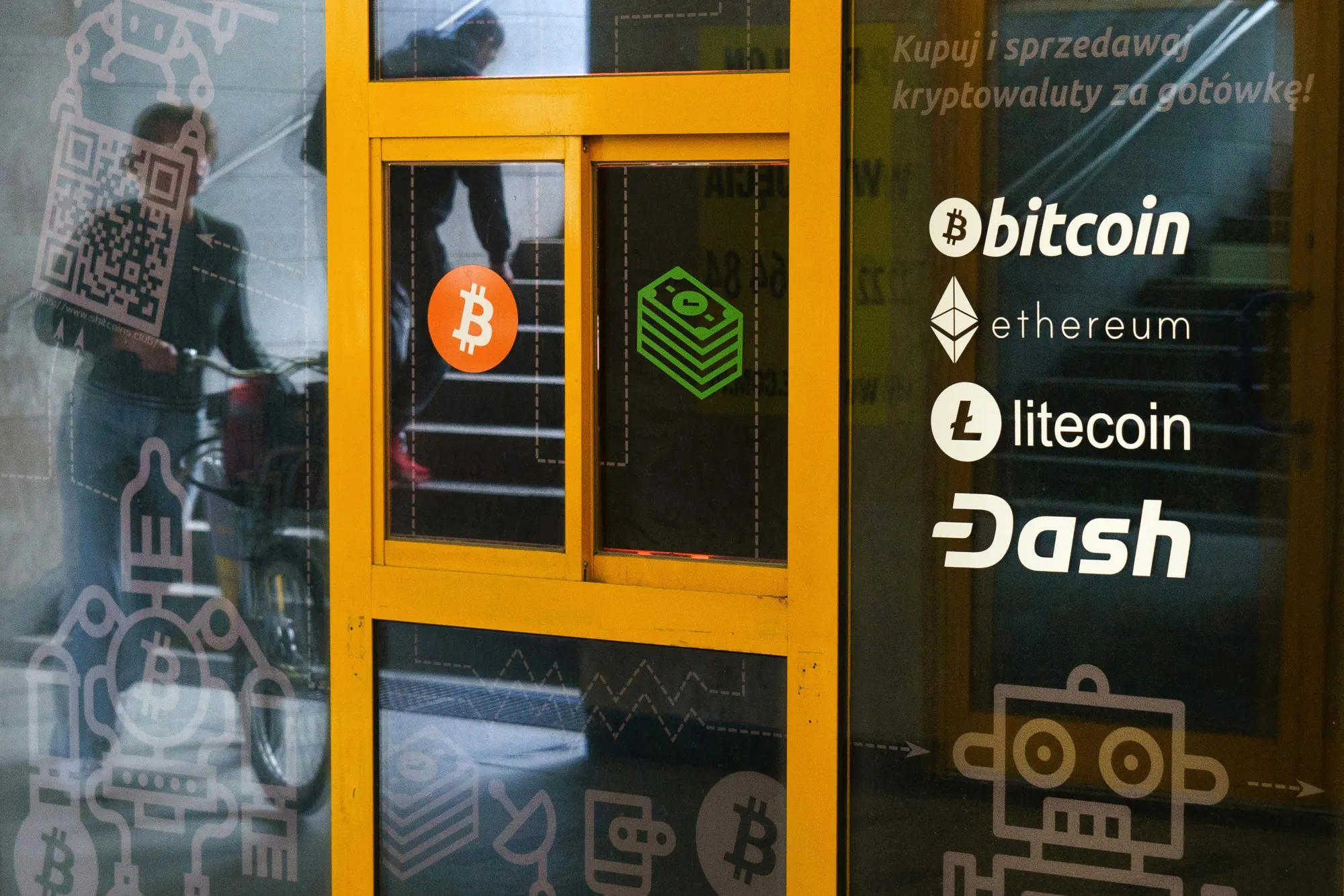 仮想通貨下落、イーサなどアルトコイン中心に－テラ崩壊が影響 - Bloomberg