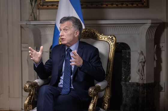 Macri’s Odds of Winning Argentina Race Are Rising, Pollster Says