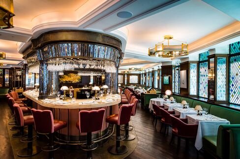 There's a new bar where guests may eat right in the center of the dining room.