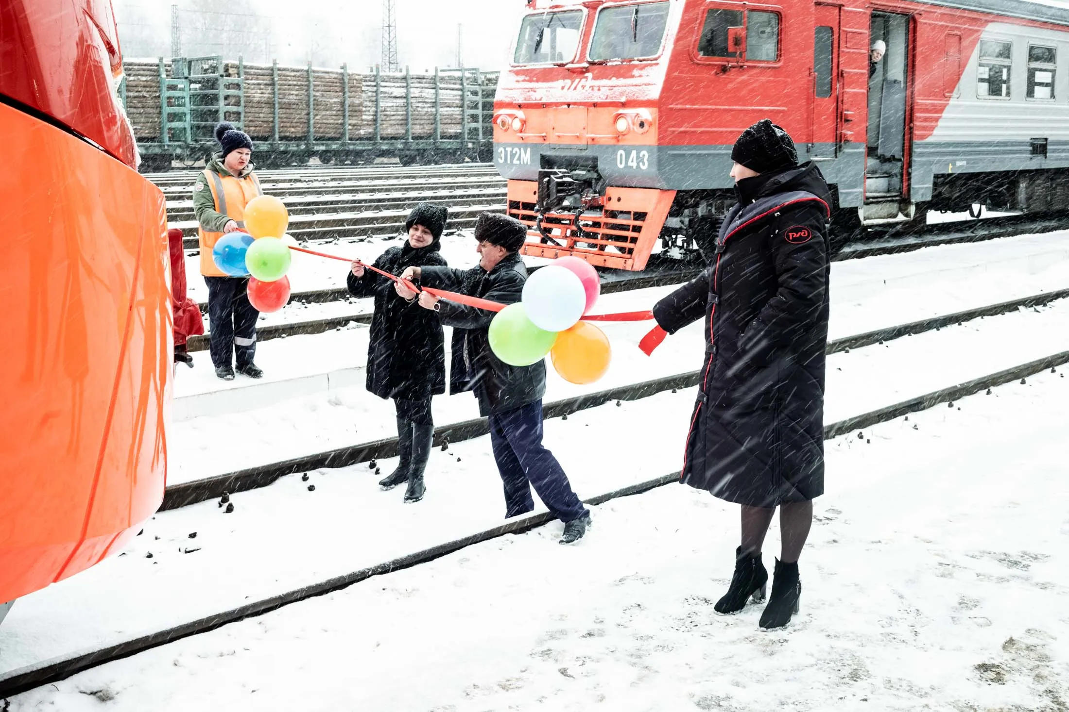 Celebrating the arrival of the Lastochka in Torzhok.