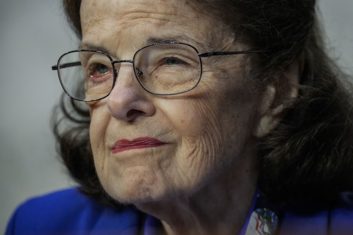 Feinstein Suffers From Rare Nerve Disorder Triggered by Shingles
