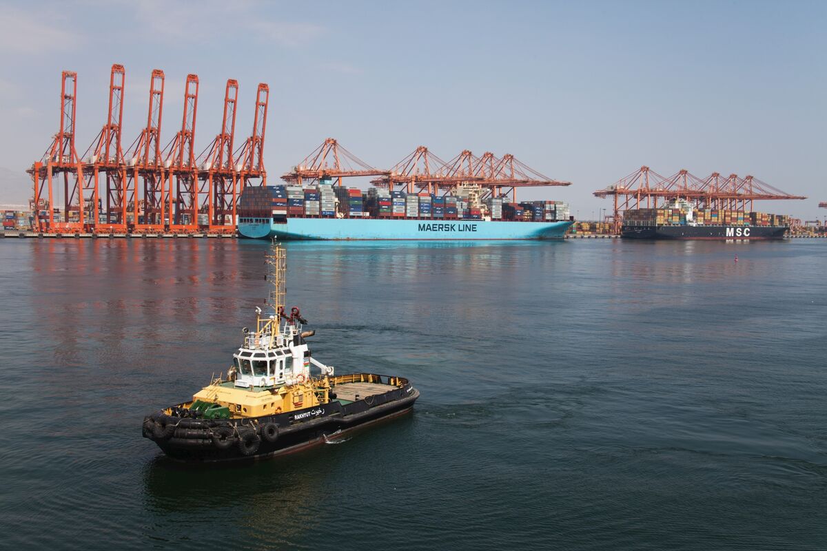 
                            Operations Suspended at Oman Port as Drones Hit Fuel Tanks