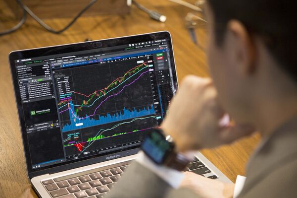 ?Magical? Efficient-Market Theory Rebuked in Era of Passive Investing