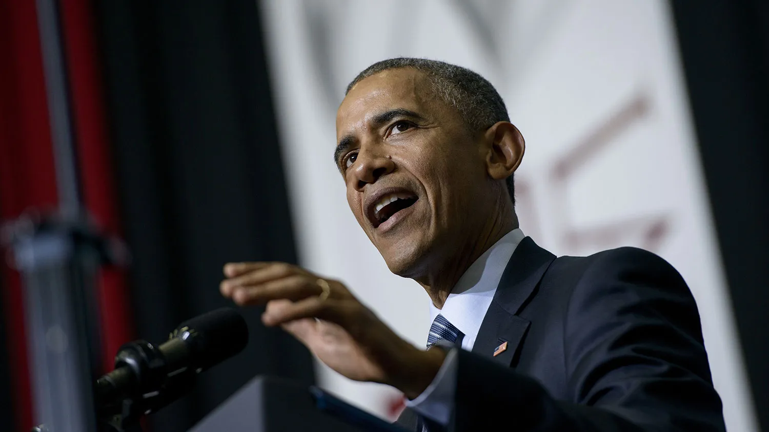 US President Barack Obama speaks during a commencement ceremony at Lake Area Technical Institute in Watertown, South Dakota on May 8, 2015.

