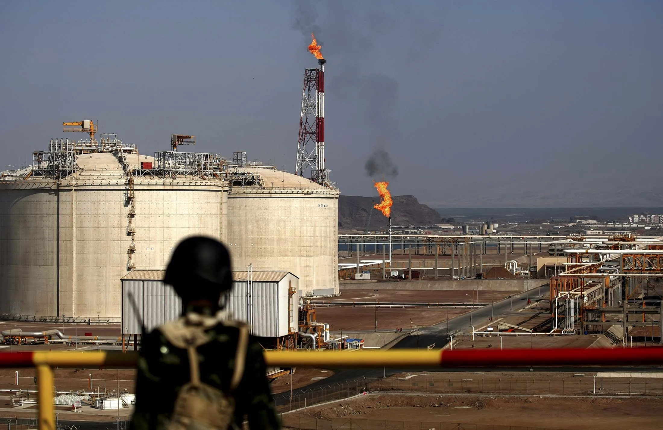 A&nbsp;liquefied natural gas plant on the Gulf of Aden in Balhaf,&nbsp;Yemen in 2009.