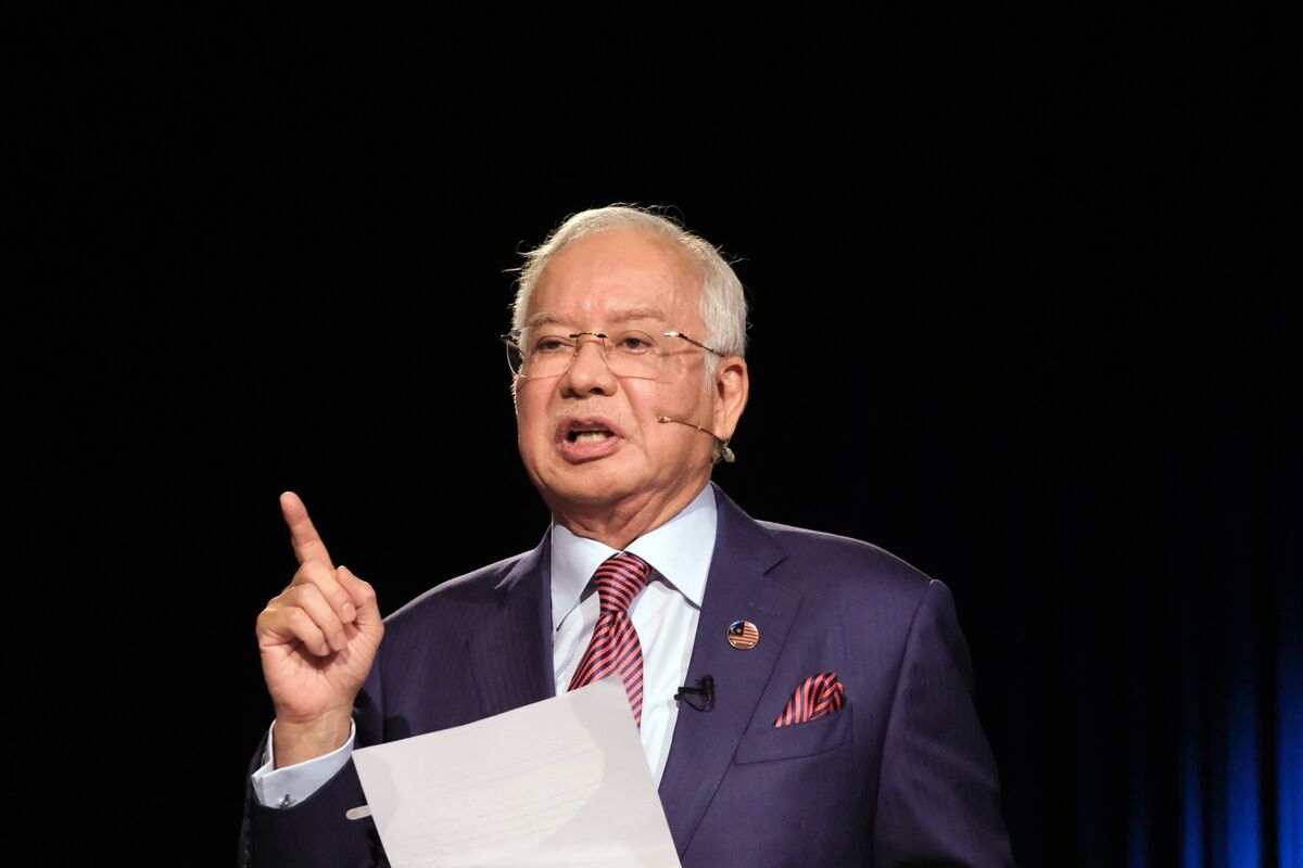 Najib Said to Seek 1MDB Pardon as Anwar’s Coalition Pushes Back