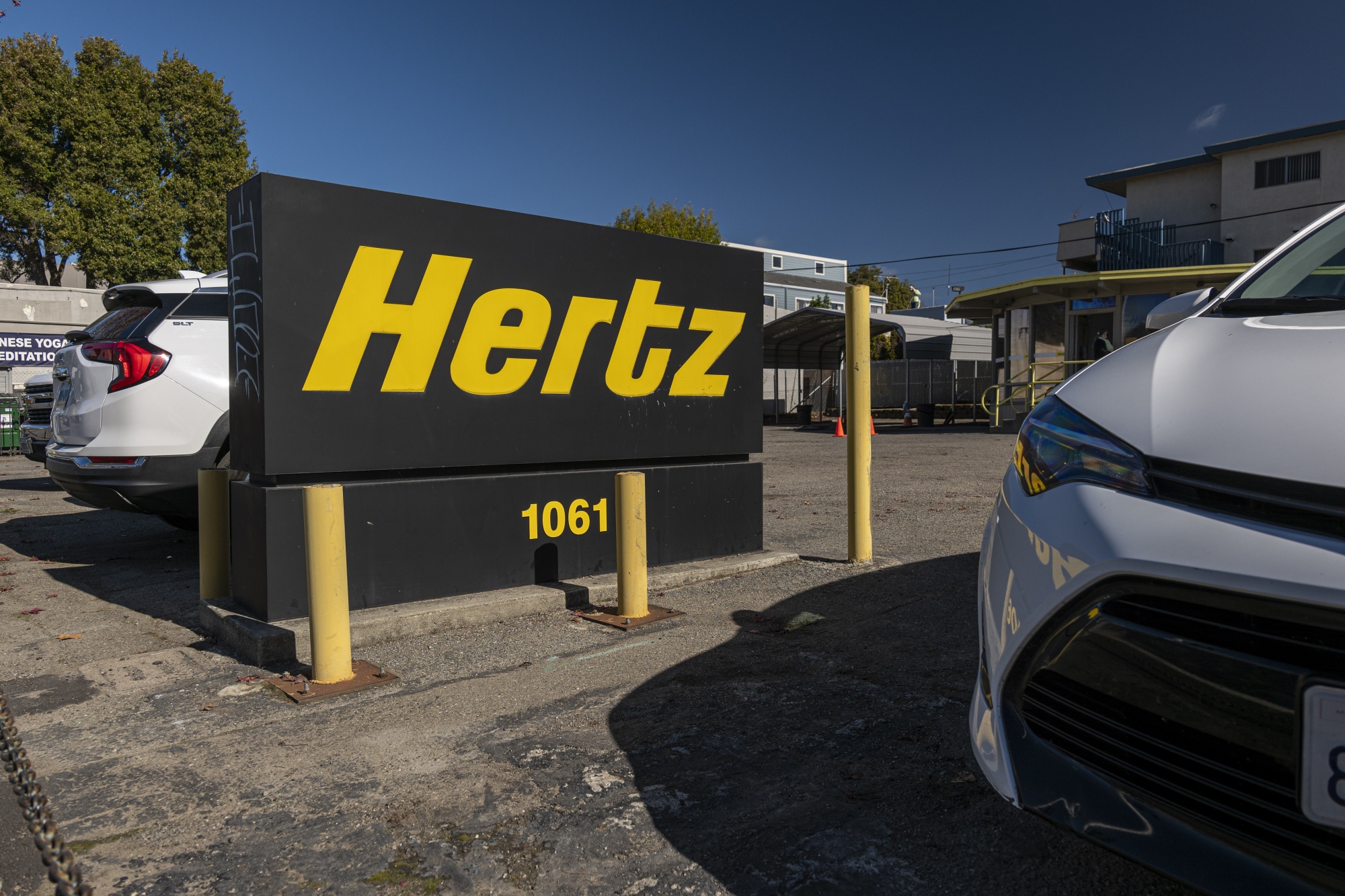 Hertz Electric-Car Fleet Could Be the Auto Industry's Safety Net 