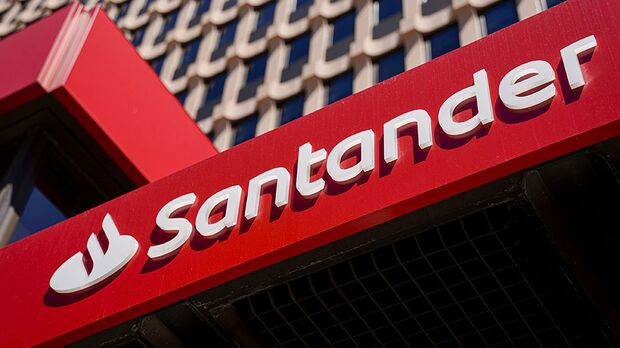 Santander plans to return half of profits to shareholders