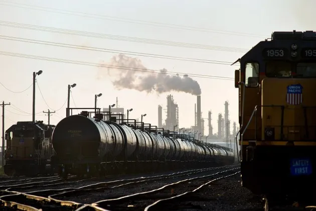 Railroads Wrangle With States to Keep Oil Shipments Secret