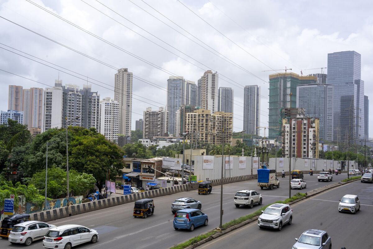 Bonds Pay the Price for India’s Rupee Defense as Rate Bets Build
