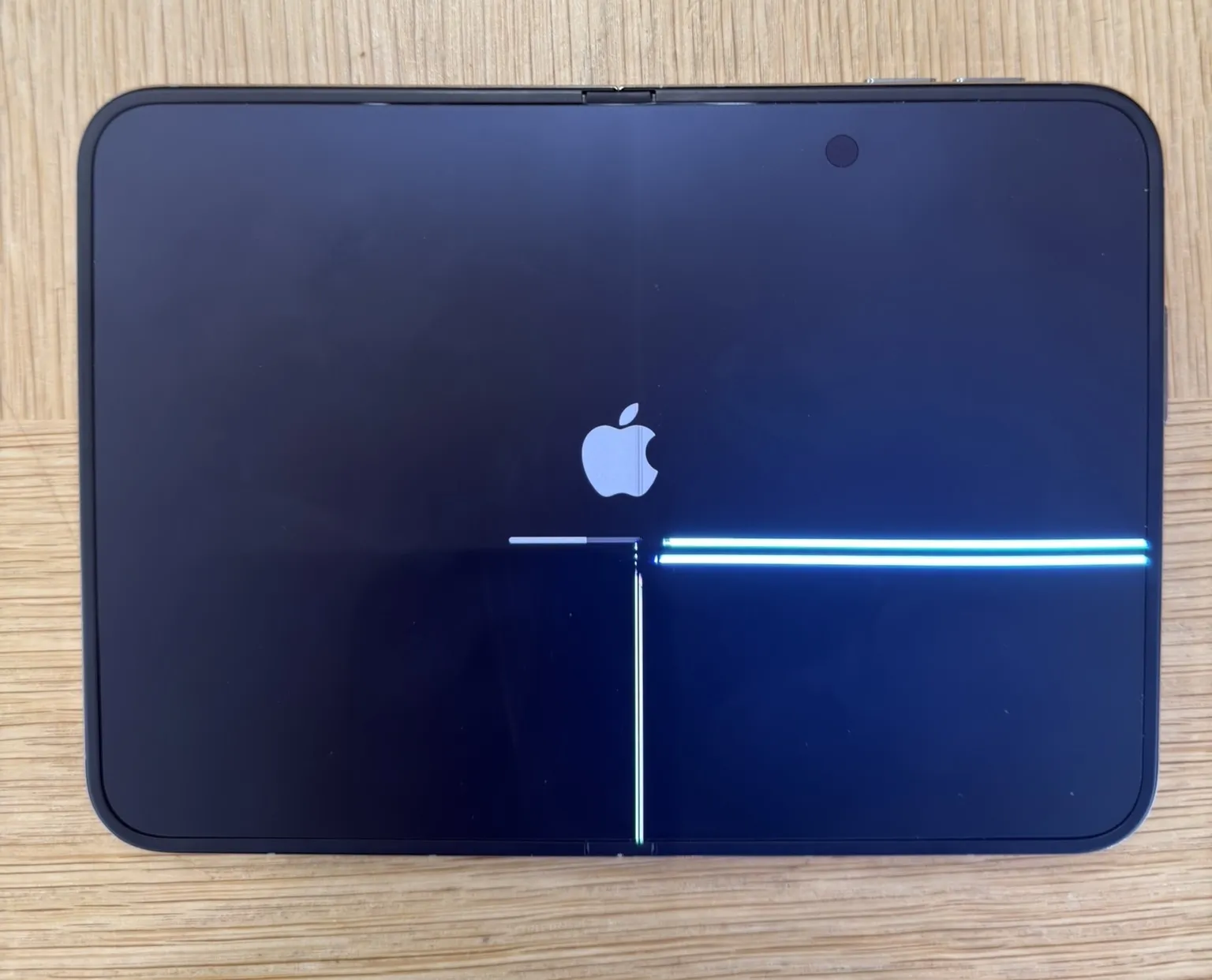 Apple’s Foldable iPhone Duo Draws Early Complaints of the Screen Cracking