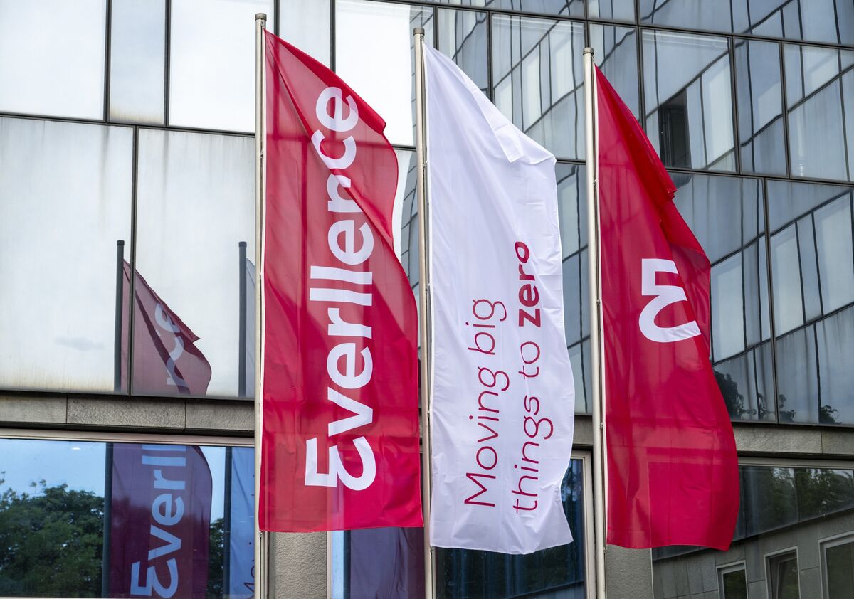 Private Equity Firms Circle Volkswagen’s €6 Billion Everllence Unit