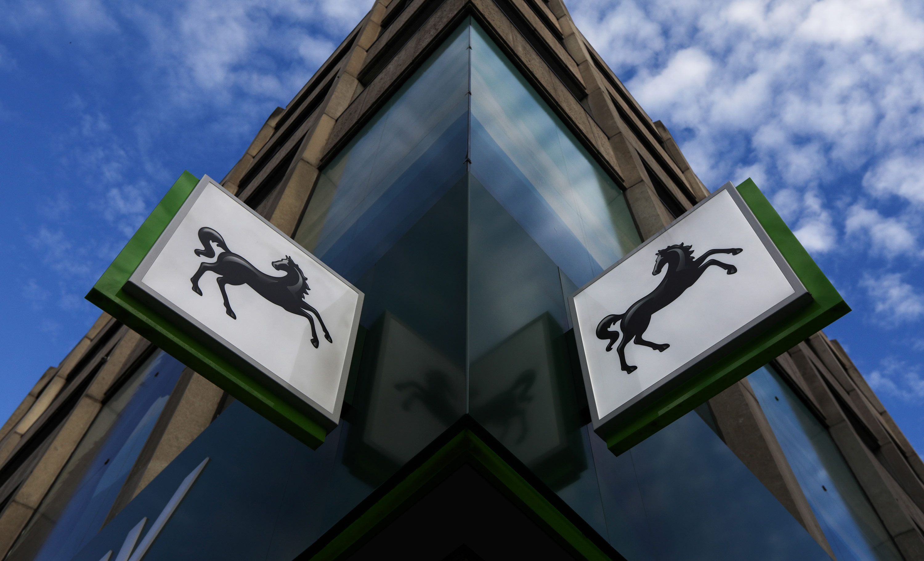 Lloyds Buys Tesco S Home Loan Book For About 4 6 Billion Bloomberg