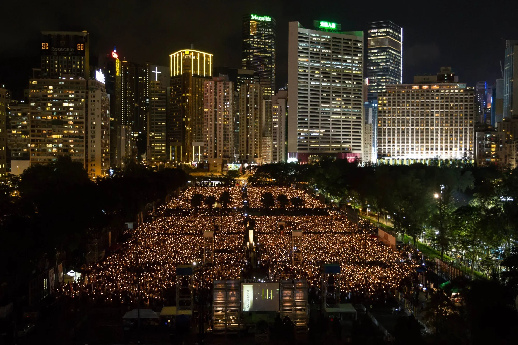 People take part in a candlelight vigil in Hong Kong on June 4, 2015, to mark the crackdown on the pro-democracy movement in Beijing's Tiananmen Square in 1989. Photographer: Dale de la Rey/AFP via Getty Images
