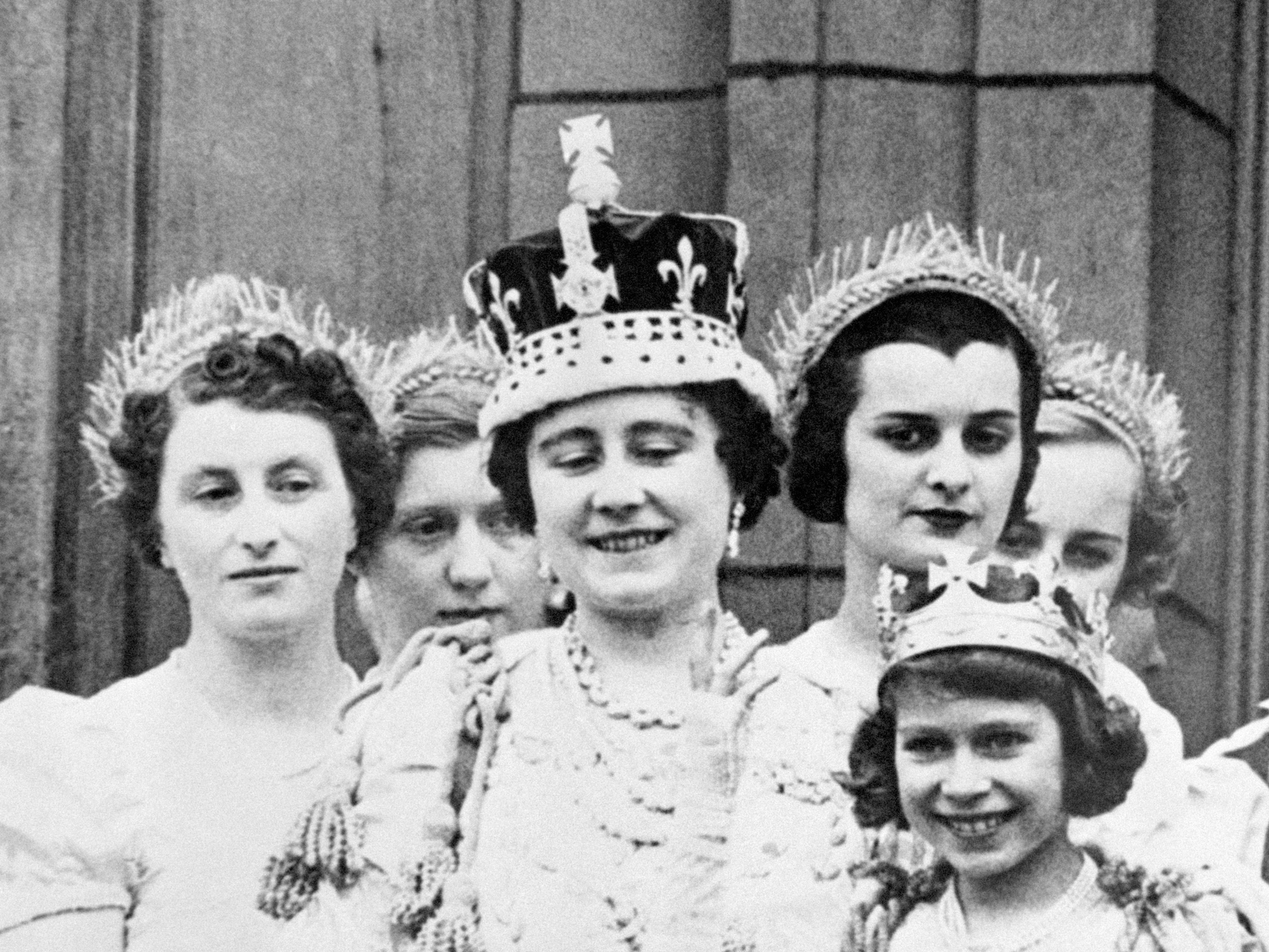 Painful memories': what will the royal family do with the Koh-i-noor  diamond?, Monarchy