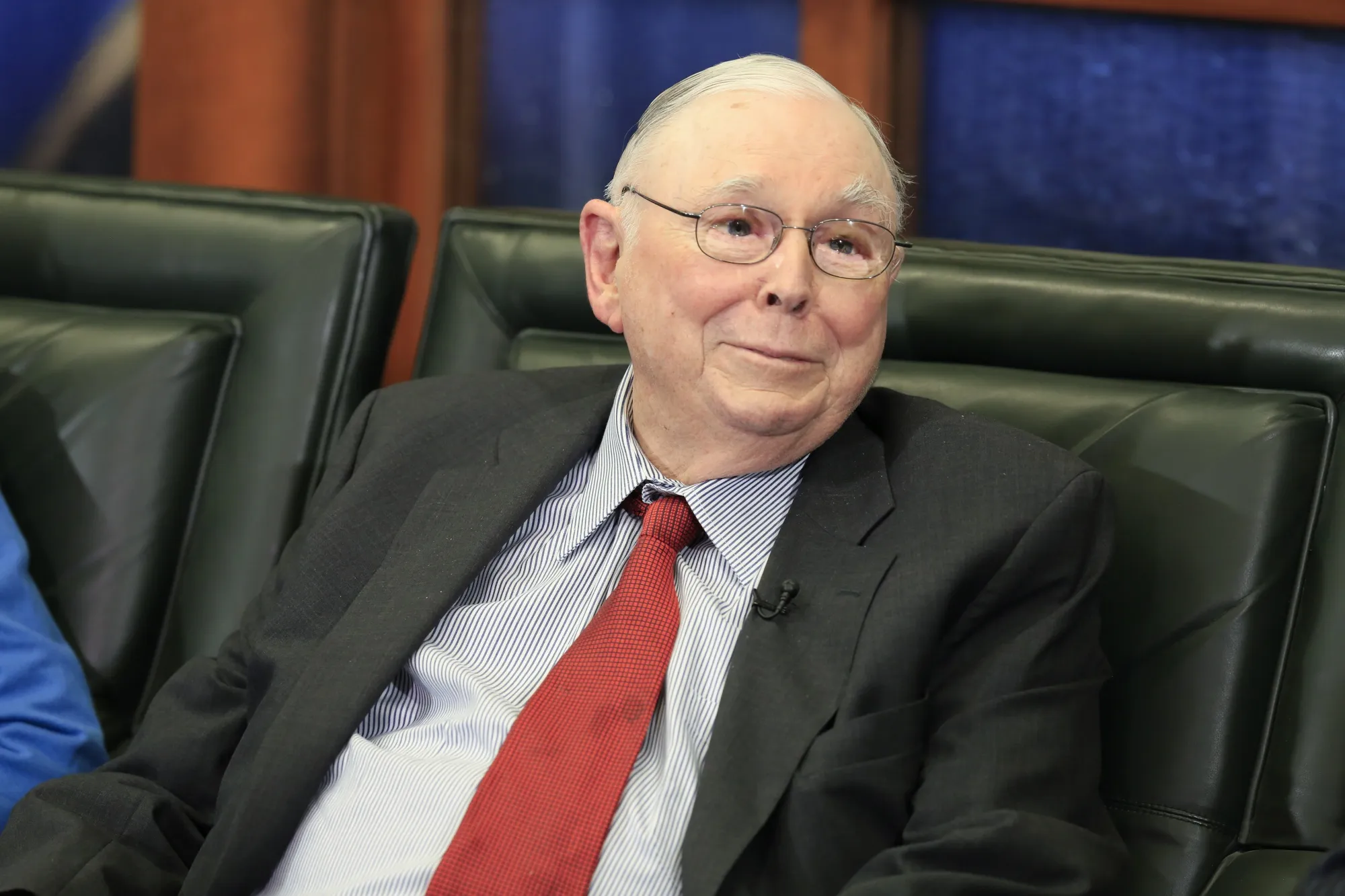 Charlie Munger Dies at 99, Warren Buffett Ally at Berkshire - Bloomberg