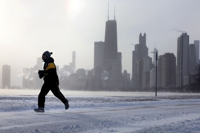 A jogger runs along Lake Michigan at sunrise as temperatures hover about -8 degrees on Dec. 22, 2022