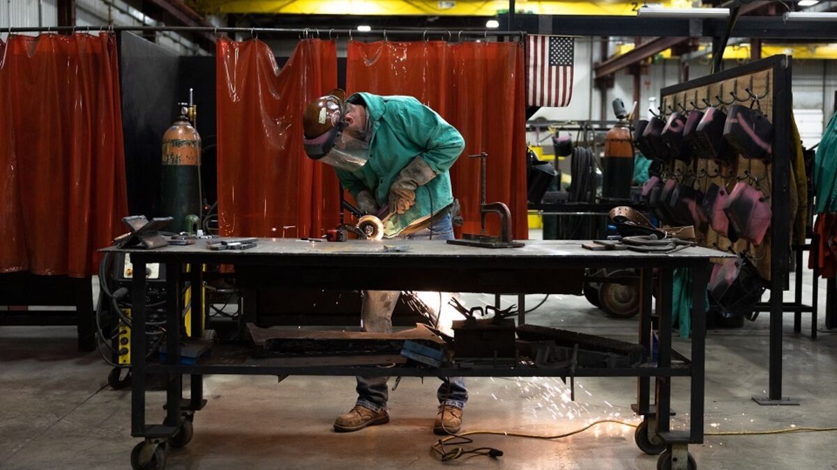 US Private Payrolls Fall by 32,000 in September: ADP
