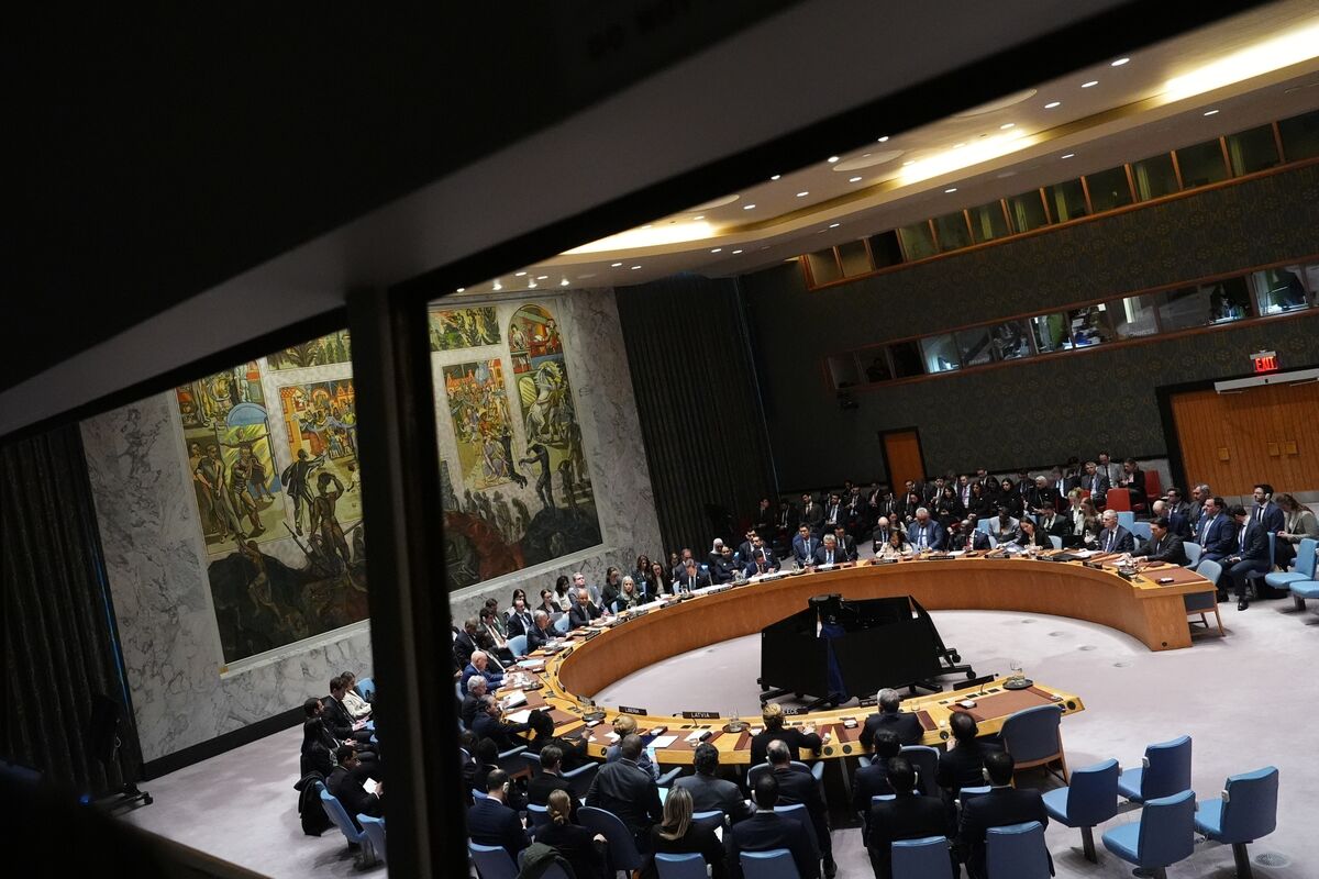 New Security Council Draft on Hormuz Eases Off Threats of Force
