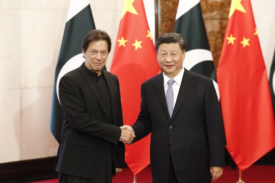 China’s Xi Backs Pakistan on Kashmir Ahead of Meeting with Modi