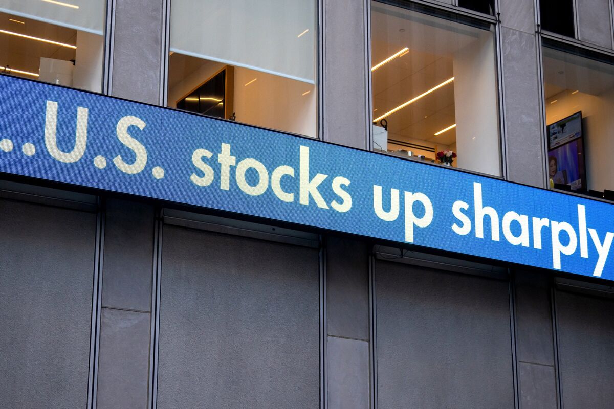 Dimon and Ackman Tee Up a Reprieve for Wall Street From Trump Tariffs