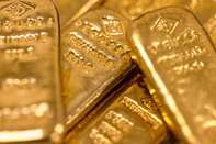 Gold Advances as Traders Weigh Fed Rate Hike, Growth Risks