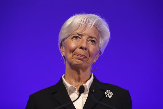 ECB Watchers Are Split Over Lagarde’s Response to Virus Crisis