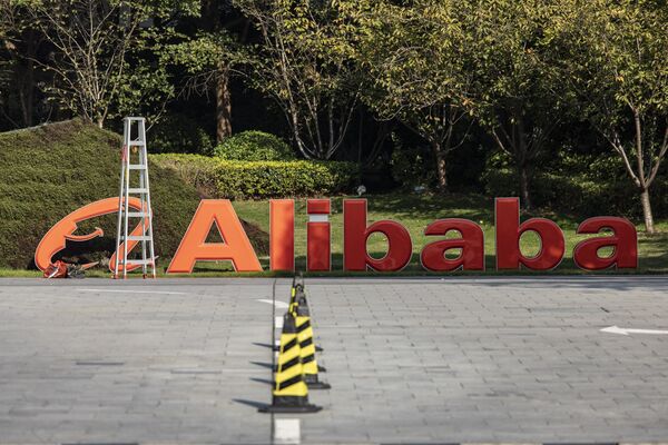 Alibaba?s 80% Loss May Extend on Competition Worries