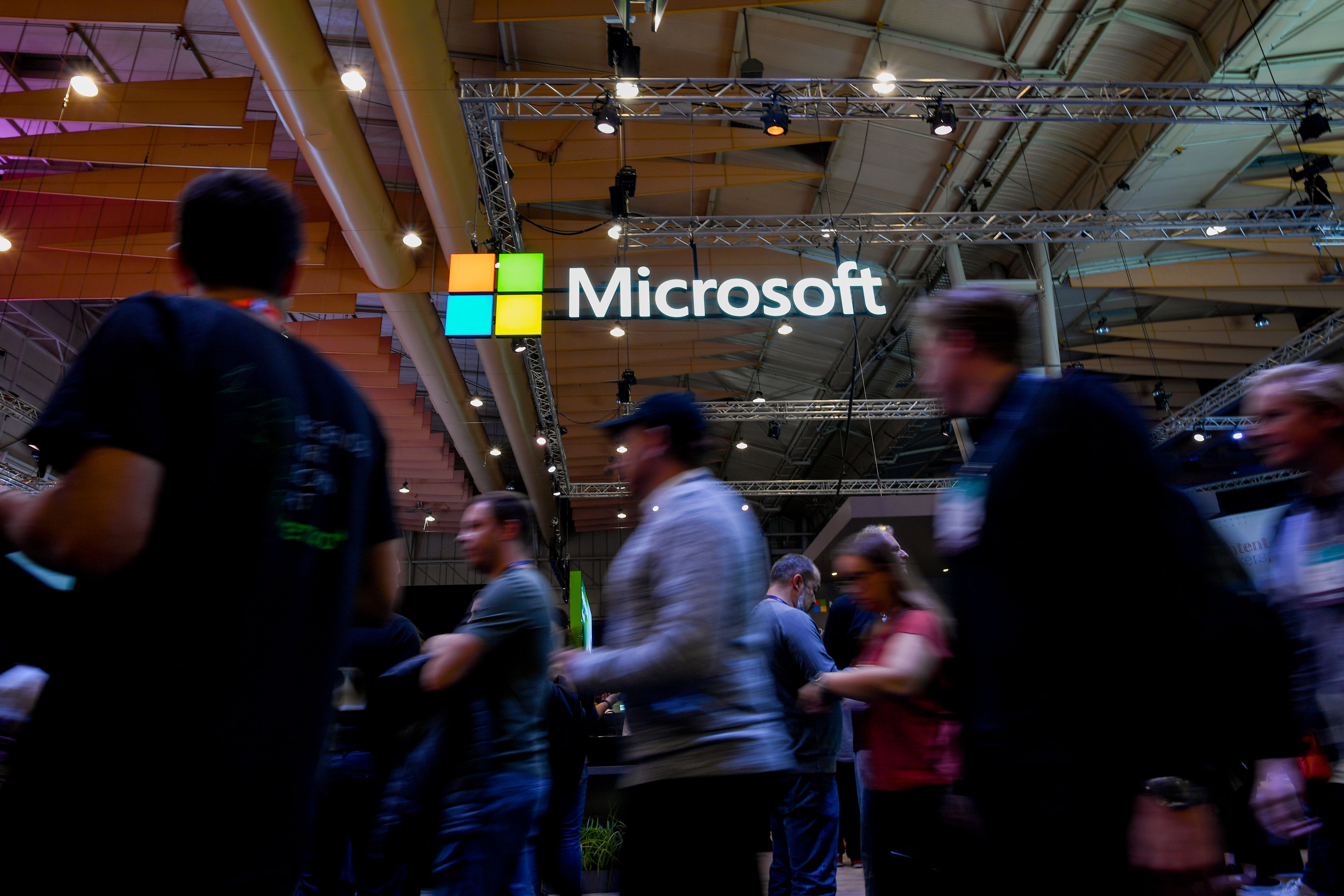 Microsoft In Talks To Launch App Store, Rivaling Apple - Bloomberg